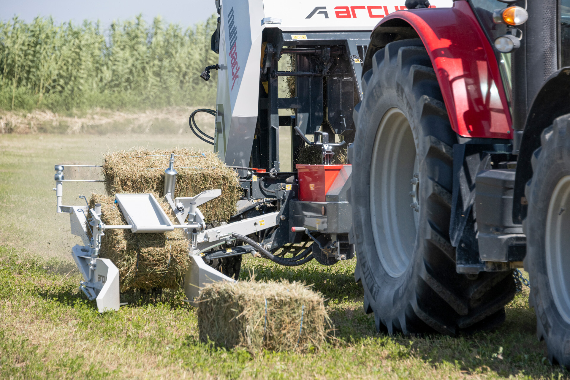 ARCUSIN-MultiPack-E14-Bale-Bundler-Pick-up ARCUSIN-MultiPack-E14-Bale-Bundler-Pick-up